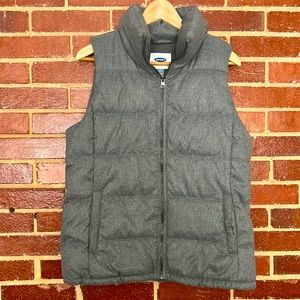Old Navy Puffer Vest, gray size medium
